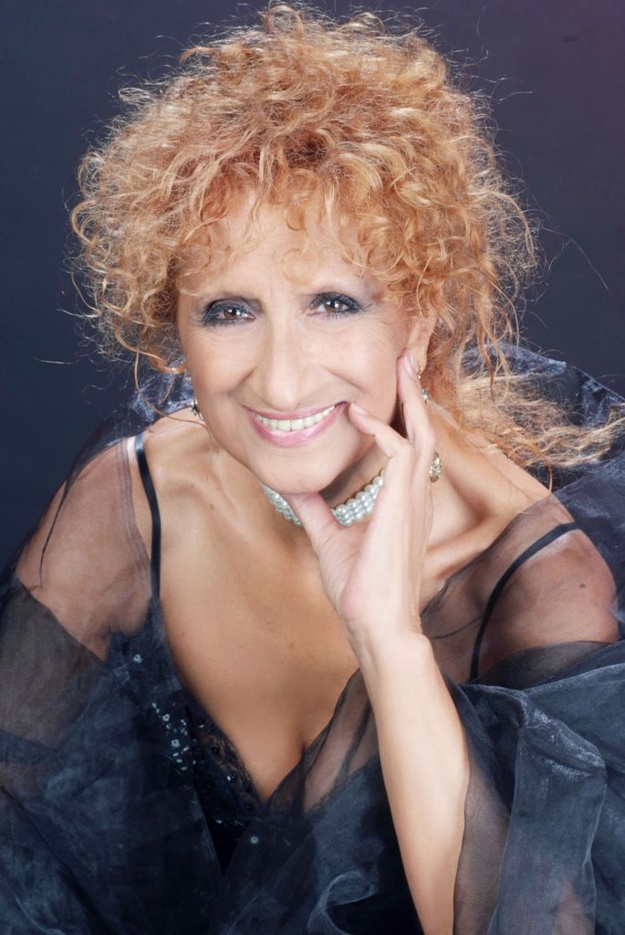 Anna Mazzamauro in "Nuda e cruda", in scena al Teatro Palazzo di Bari